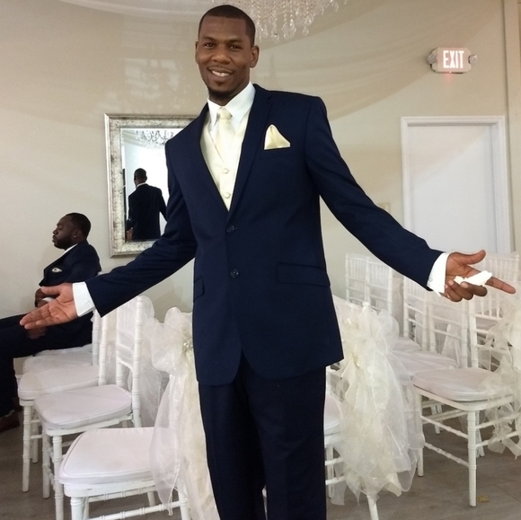 It's alot of low ballers on Poshmark‼️😏 - Picture 4 of 11